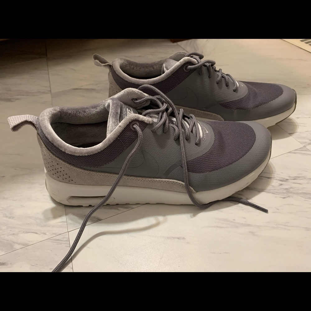 Women’s NIKE Air Max Thea Size 7.5